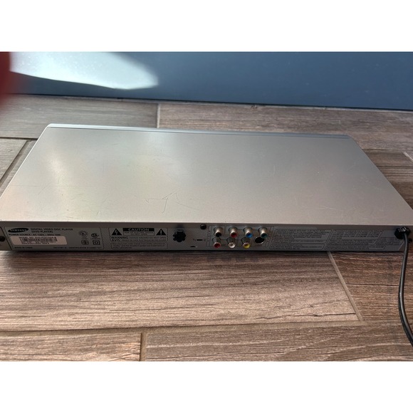 Samsung DVD-P241 Progressive Scan DVD Player Dolby DTS w cables Tested & Working - Picture 5 of 7